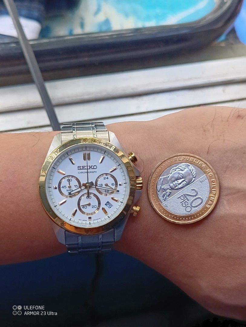 Seiko spirit chrono two tone (Category: Women's Watches) located in Mandaluyong City. Submitted by meituv7 (Listing ID 1345624930, Image 3). Description: still fresh with pillow,box,manual,extra link two tone unisex.