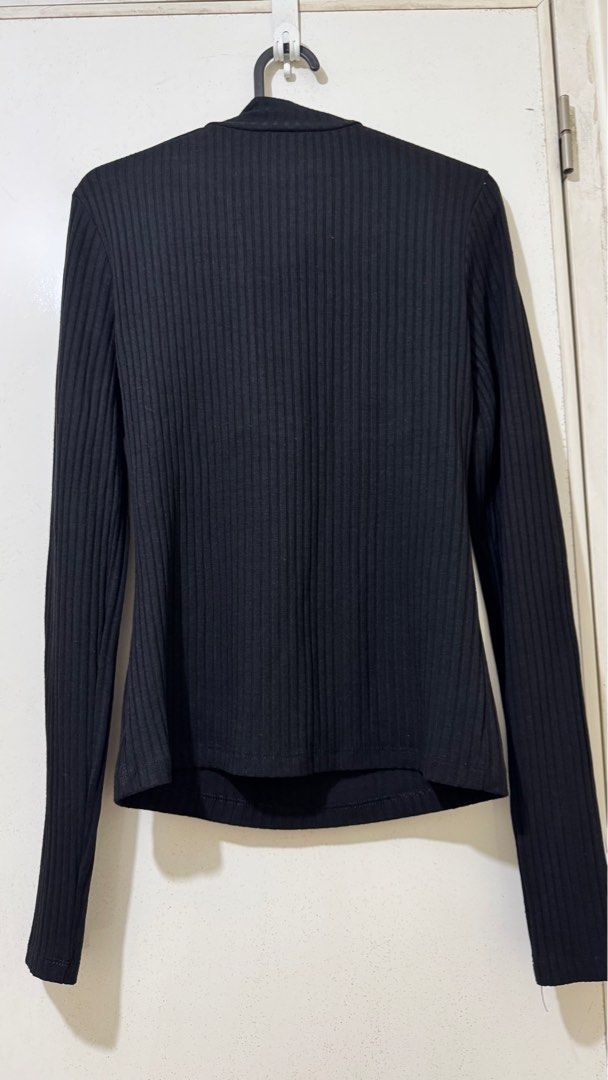 Terranova Long sleeves athleisure top (Category: Others Tops) located in Taguig. Submitted by aaaaaaaaaay2k (Listing ID 1345533663, Image 2). Description: .