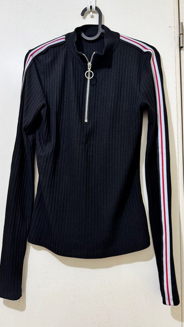 Terranova Long sleeves athleisure top (Category: Others Tops) located in Taguig. Submitted by aaaaaaaaaay2k (Listing ID 1345533663, Image 1). Description: .
