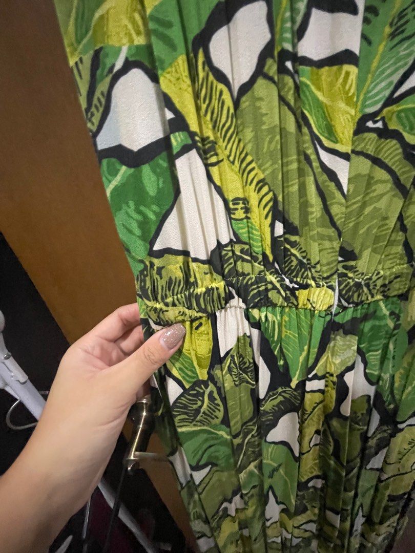 Topshop Printed Jumpsuit (Category: Jumpsuits) located in Las Pinas. Submitted by rtg13 (Listing ID 1345717065, Image 3). Description: Barely used Topshop printed jumpsuit—super comfy with a gaterized waist Size: US 6 / UK 10 No need to alter length if you are 5’4 or 5’5 RFS: Not my style anymore Shipping fee c/o buyer Same day: Grab or Lalamove Courier: Gogo Express .