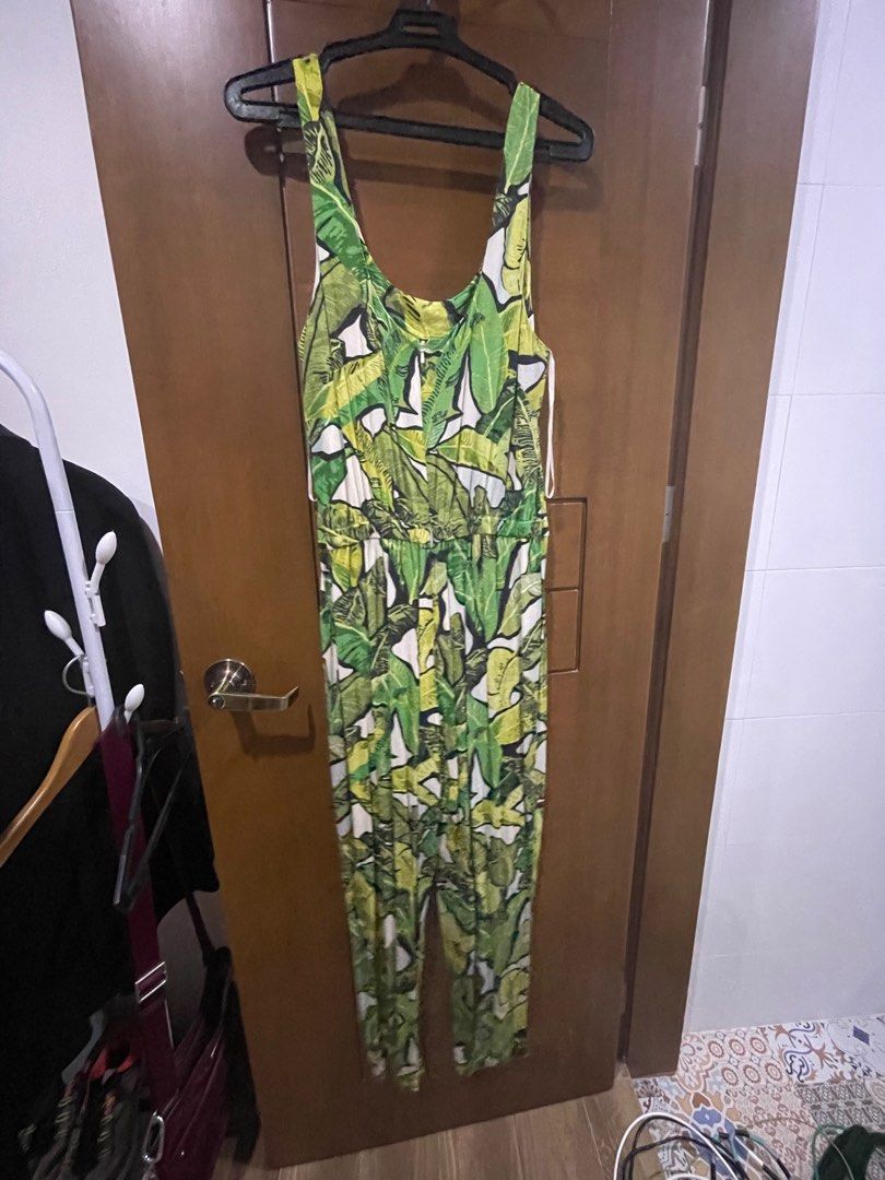 Topshop Printed Jumpsuit (Category: Jumpsuits) located in Las Pinas. Submitted by rtg13 (Listing ID 1345717065, Image 2). Description: Barely used Topshop printed jumpsuit—super comfy with a gaterized waist Size: US 6 / UK 10 No need to alter length if you are 5’4 or 5’5 RFS: Not my style anymore Shipping fee c/o buyer Same day: Grab or Lalamove Courier: Gogo Express .