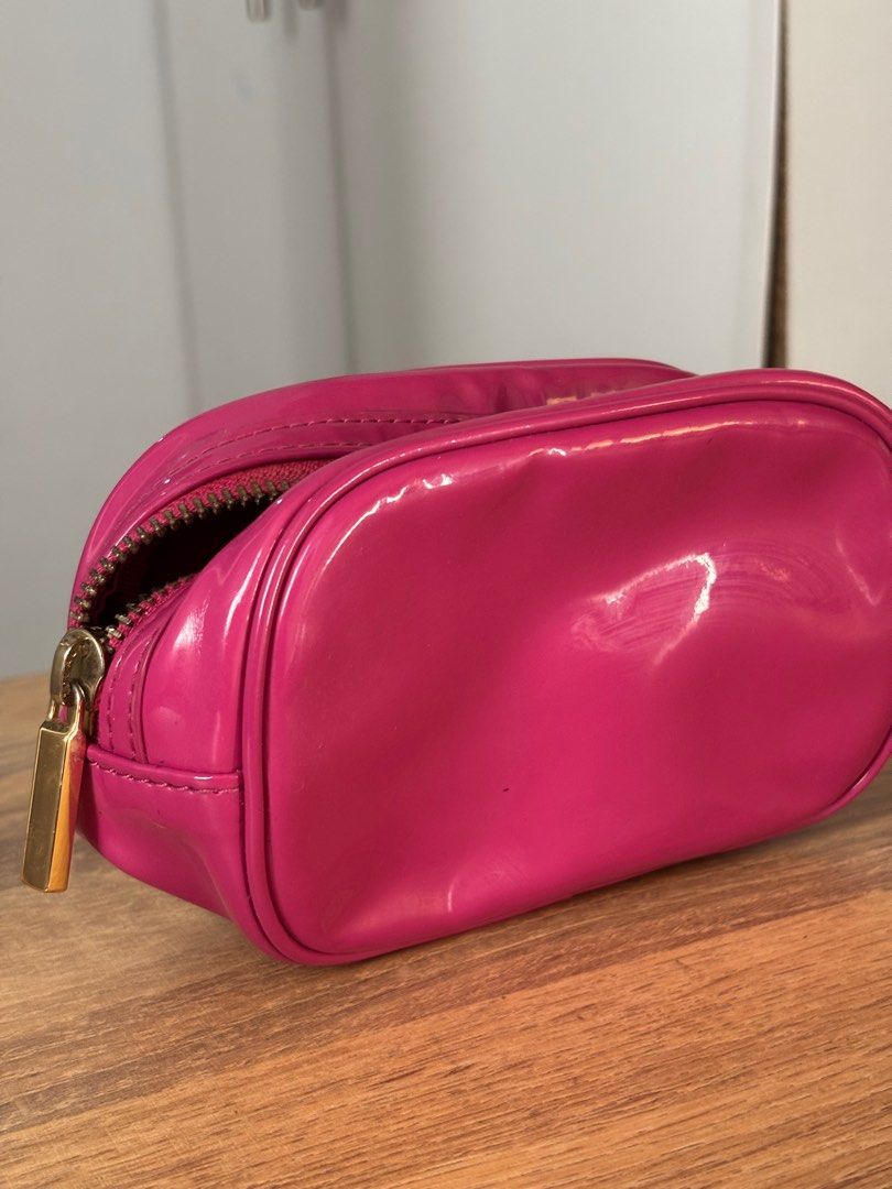 Tory Burch Small Cosmetic Bag (Category: Luxury Bags & Wallets) located in Las Pinas. Submitted by eggspresso (Listing ID 1345684187, Image 2). Description: Small cosmetic bag in barbie pink (shade may seem a bit lighter in person due to to lighting) Has a small stain on zipper and minor scratches in front Small but spacious can fit a 50ml perfume and more Authentic bought in USA.