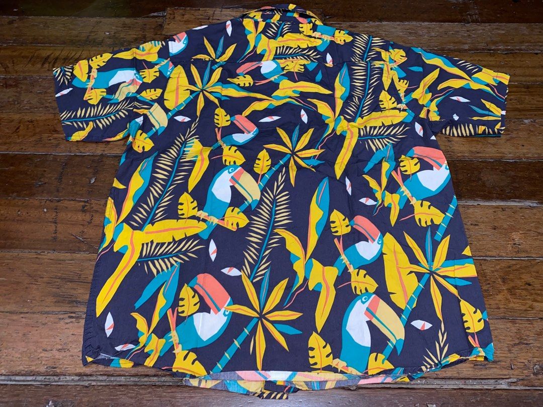 Tropical hawaiian summer shirt (Category: Tshirts & Polo Shirts ) located in Manila. Submitted by kookoocart (Listing ID 1345547883, Image 2). Description: Size on tag: Medium MOP: Gcash MOD: J&T, SDD (joyride, lalamove) Meetup: Around DLSU.