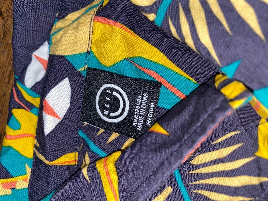 Tropical hawaiian summer shirt (Category: Tshirts & Polo Shirts ) located in Manila. Submitted by kookoocart (Listing ID 1345547883, Image 3). Description: Size on tag: Medium MOP: Gcash MOD: J&T, SDD (joyride, lalamove) Meetup: Around DLSU.