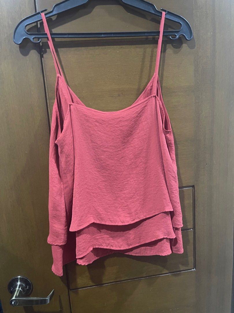 UNIQLO Spag Strap Cami (Category: Blouses) located in Las Pinas. Submitted by rtg13 (Listing ID 1345716769, Image 2). Description: Spag strap UNIQLO cami in Orange (great for morena complexion!) Size XL RFS: Lost weight and item is too loose on me already :( Shipping c/o buyer Same day: Grab or Lalamove Courier: Gogo Express.