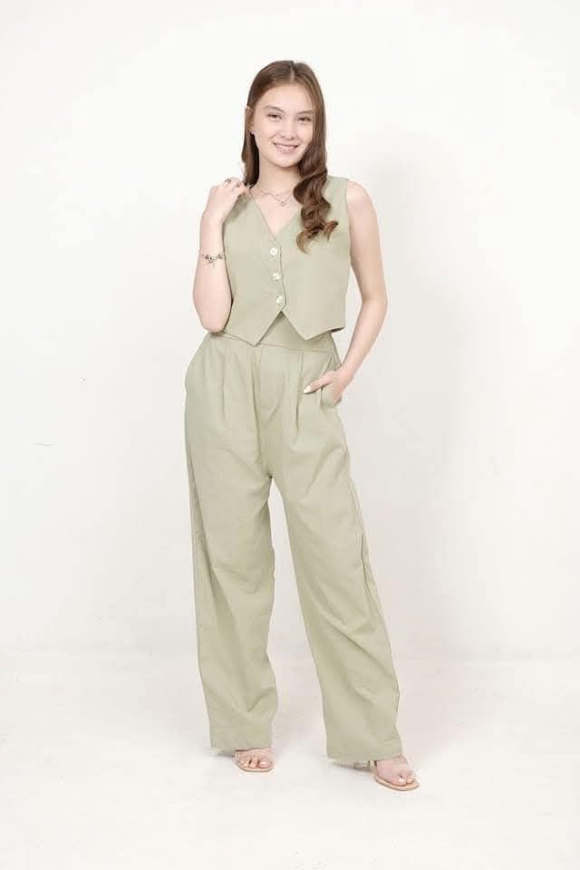 VEST TOP AND PANTS COORDINATES (Category: Sets or Coordinates) located in Cainta. Submitted by agirlnamedkatkatII (Listing ID 1345647237, Image 2). Description: VEST TOP AND PANTS COORDINATES P450.00 FREESIZE CAN FIT UP TO SEMI LARGE FABRIC: COTTON LINEN NOTE: PLEASE PROVIDE 2ND AND 3RD COLOR OPTIONS.