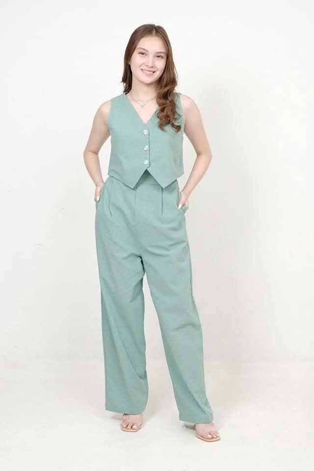 VEST TOP AND PANTS COORDINATES (Category: Sets or Coordinates) located in Cainta. Submitted by agirlnamedkatkatII (Listing ID 1345647237, Image 1). Description: VEST TOP AND PANTS COORDINATES P450.00 FREESIZE CAN FIT UP TO SEMI LARGE FABRIC: COTTON LINEN NOTE: PLEASE PROVIDE 2ND AND 3RD COLOR OPTIONS.