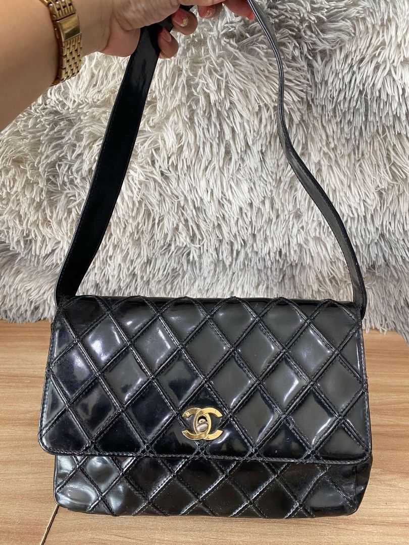 VinTage😱💯 CC shoulder bag (Category: Luxury Bags & Wallets) located in General Santos City (Dadiangas). Submitted by braverabbit.67 (Listing ID 1345547836, Image 1). Description: VinTage🇯🇵💯 used good no flawS! japan Surplus.