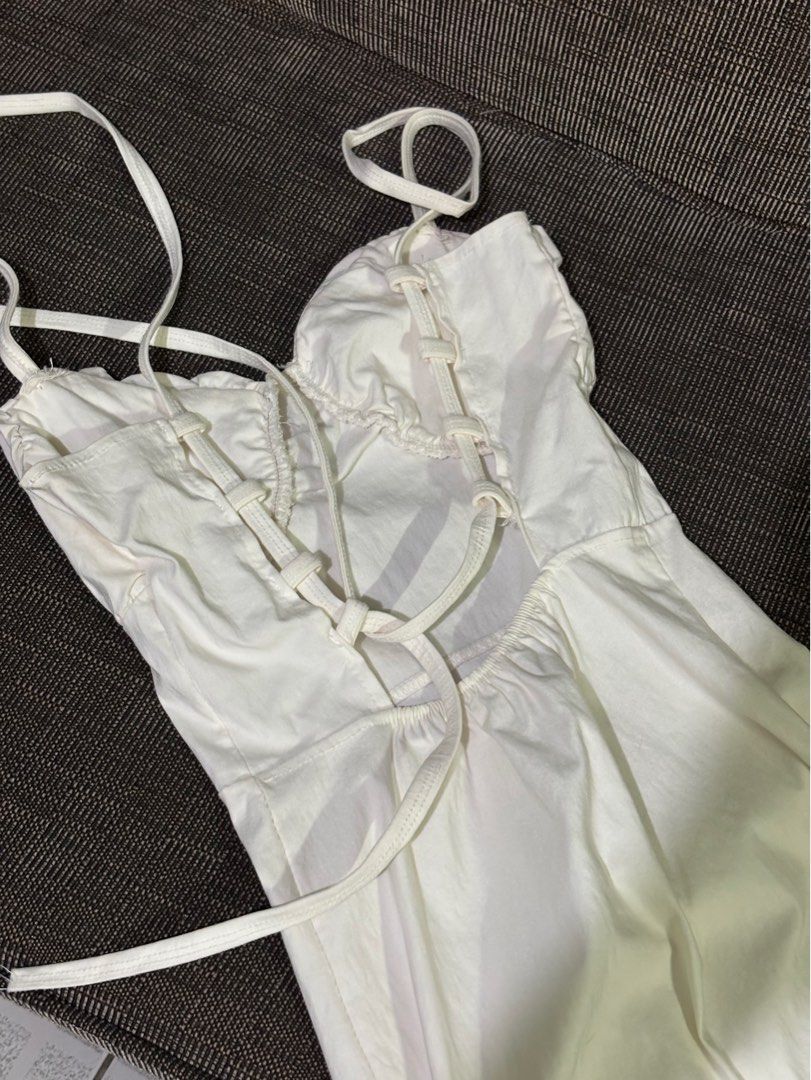 White Linen Tie Dress (Category: Dresses) located in Paranaque City. Submitted by floramese (Listing ID 1345659704, Image 2). Description: Used twice only, then was stored afterwards. ✿ lovely dress that i adore! (perfect for dates as well, day or night) ✿ this piece is perfect for a soft baddie look ✿ makes your body look snatched ✿ thick fabric ✿ issue!: there’s a small line of dirt at the bottom part of the dress. though, it isn’t so noticeabl