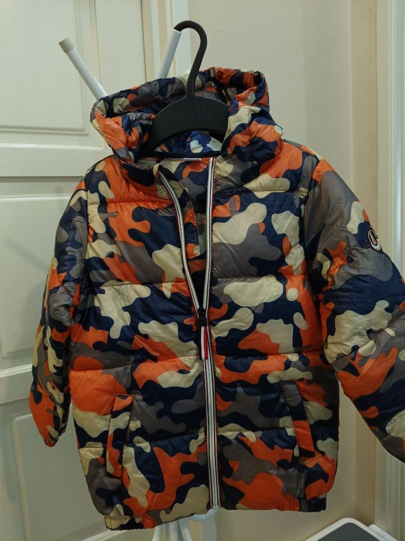 Winter Jacket (Category: Babies & Kids Fashion) located in Seremban. Submitted by puteri_anne (Listing ID 1345586143, Image 1). Description: For free... Tidak termasuk Postage tau 😄.