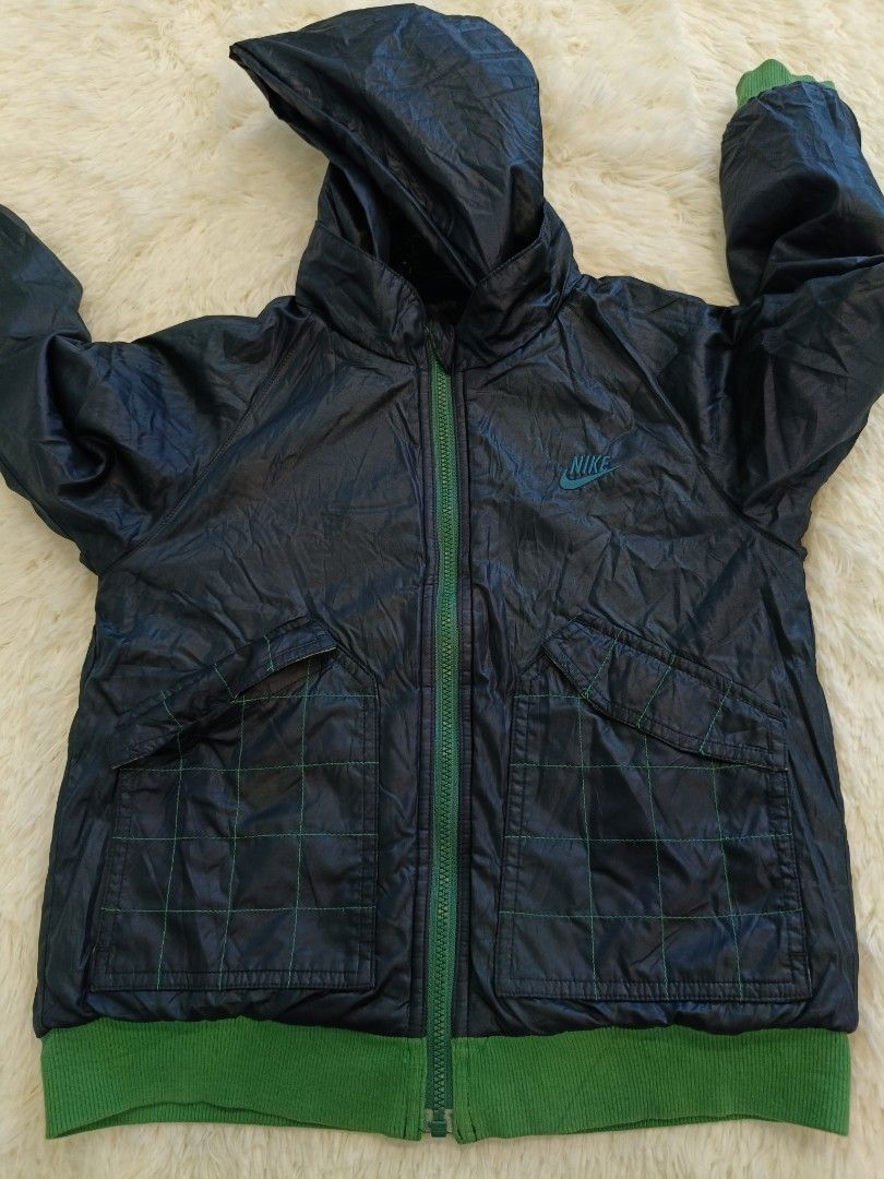Winter Jacket (Category: Babies & Kids Fashion) located in Seremban. Submitted by puteri_anne (Listing ID 1345591113, Image 2). Description: Still very good. Can reversible, so can have two color jacket.