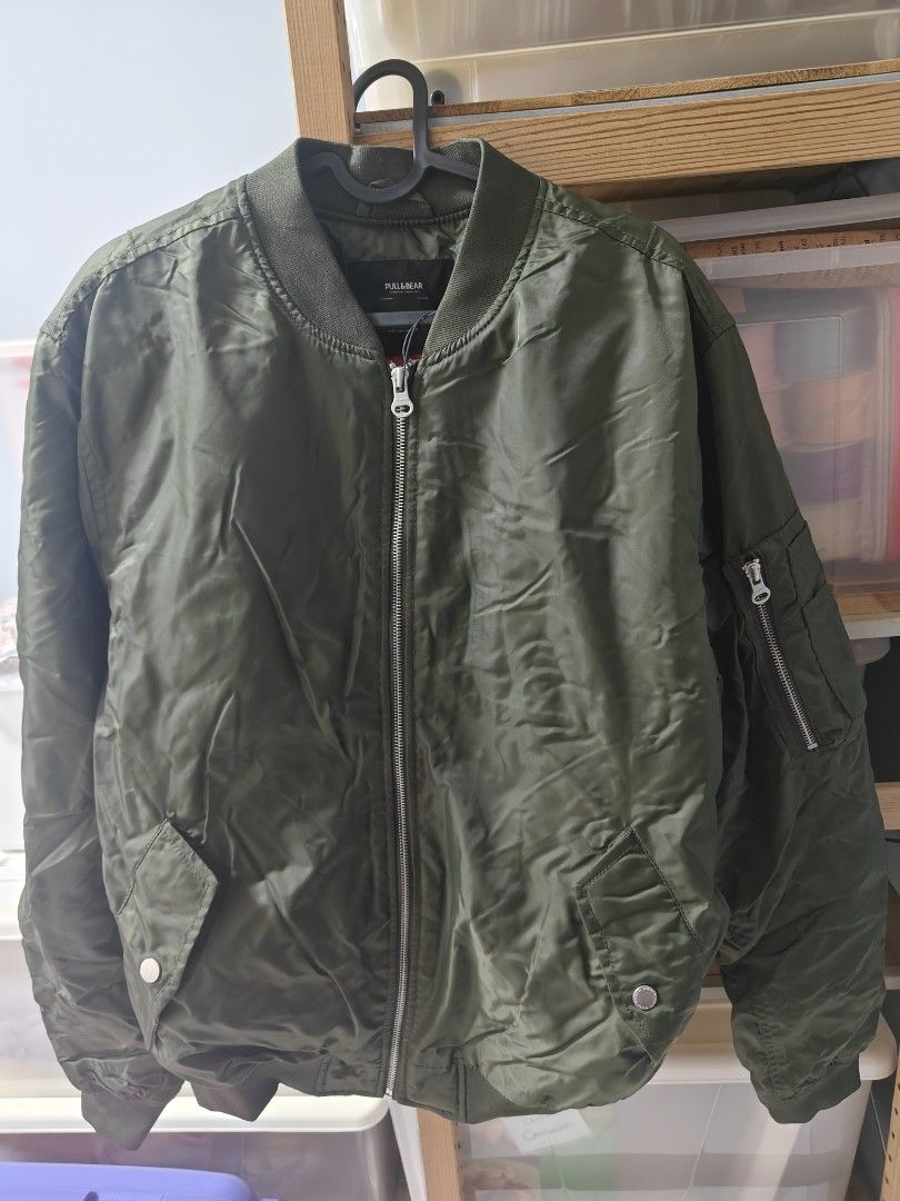 Winter Jacket (Category: Coats, Jackets and Outerwear) located in Singapore. Submitted by tcset (Listing ID 1345596091, Image 1). Description: original brand new green with interior orange..