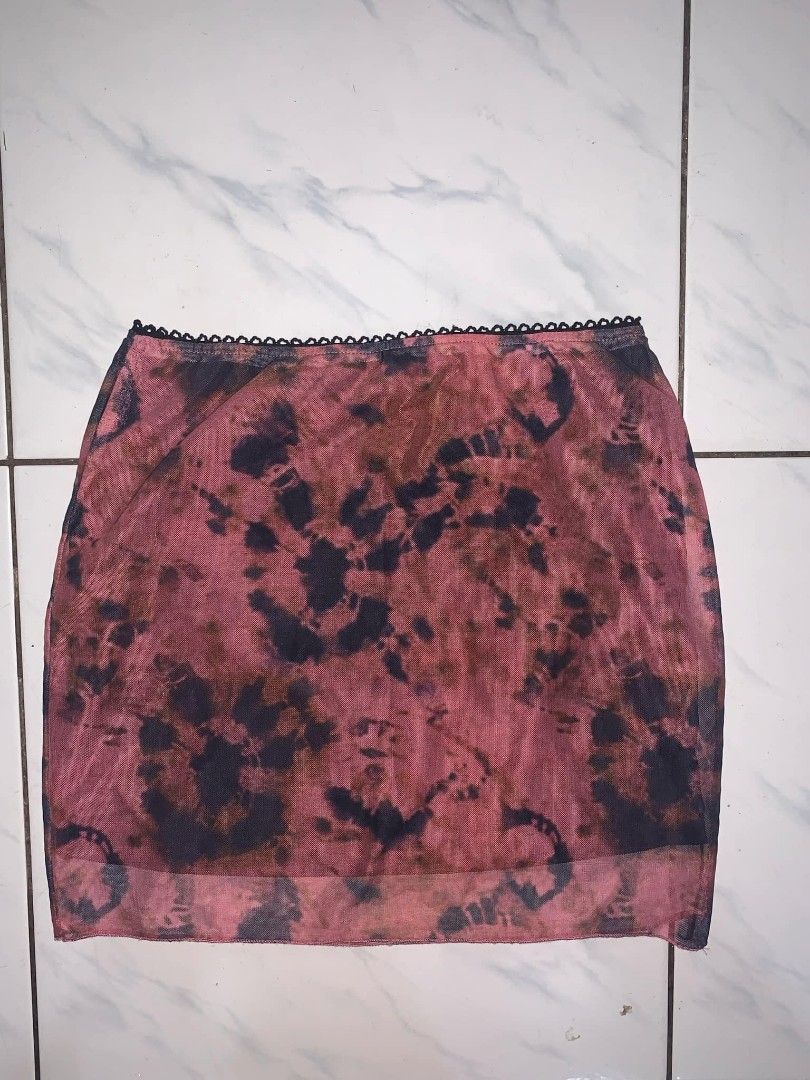 Y2k grunge pencil skirt (Category: Skirts) located in Caloocan City. Submitted by hellnahhh (Listing ID 1345707178, Image 1). Description: never worn s-l.