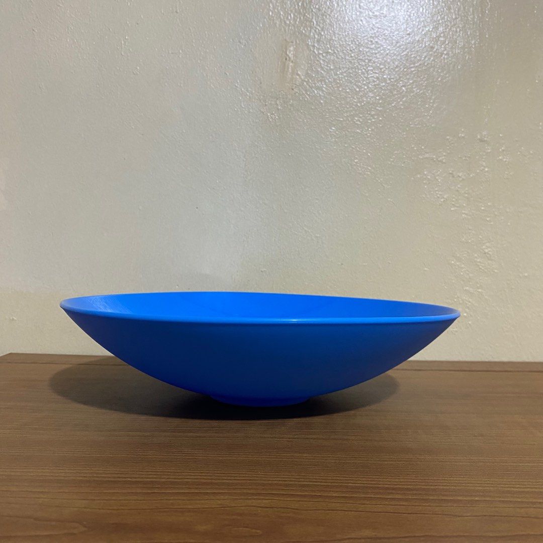 2 PCS TUPPERWARE LARGE SERVING BOWL 1.9L (Category: Dinnerware & Cutlery) located in Quezon City. Submitted by xtian.store (Listing ID 1345892355, Image 3). Description: BRAND NEW AND AUTHENTIC ‼️ • Capacity: 1.9 L • Dimensions: 26.5 cm D x 6.3 cm H • Perfect for casual get-togethers • Great for serving salads, fruits, chips, etc. • Actual photos are posted • Feel free to message us.
