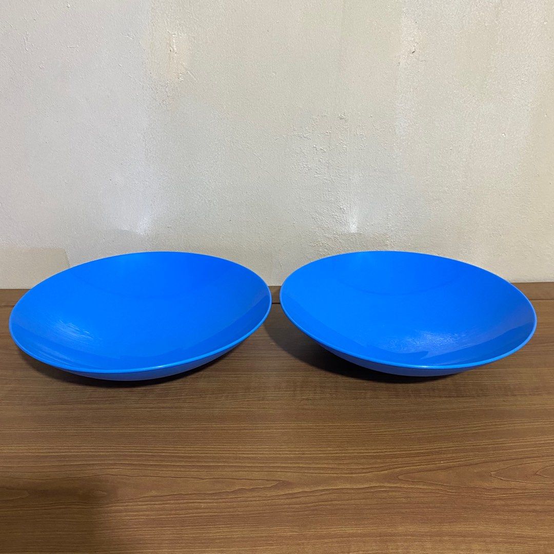 2 PCS TUPPERWARE LARGE SERVING BOWL 1.9L (Category: Dinnerware & Cutlery) located in Quezon City. Submitted by xtian.store (Listing ID 1345892355, Image 2). Description: BRAND NEW AND AUTHENTIC ‼️ • Capacity: 1.9 L • Dimensions: 26.5 cm D x 6.3 cm H • Perfect for casual get-togethers • Great for serving salads, fruits, chips, etc. • Actual photos are posted • Feel free to message us.