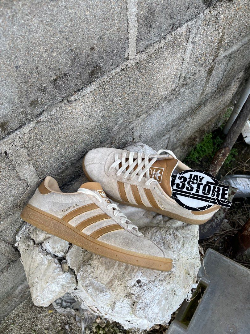 Adidas Munchen (Category: Casual shoes) located in Kota Bharu. Submitted by _43store (Listing ID 1345831780, Image 1). Description: bismillahirrahmanirrahim 📌Adidas Munchen 📌Saiz 9UK 📌Warna masih cantik 📌Condition 9/10 📌Original item Berminat blh pm.