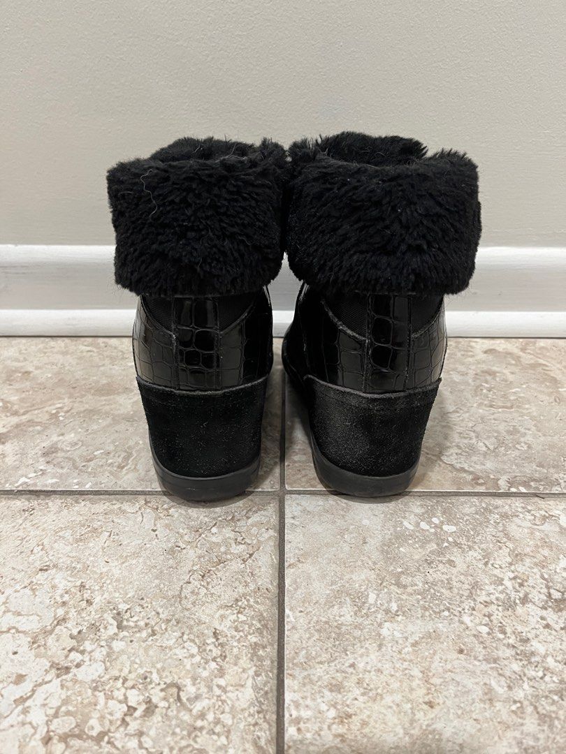 ALDO Black Fur Lined Wedge Sneakers Laceup Shoes Size US 7 (Category: Shoes) located in Toronto. Submitted by gayasiva (Listing ID 1345788833, Image 3). Description: Brand: Aldo Shoes Size: US 7 Colour: Black with gold details Style: Lace-up Wedge Boots Condition: Worn has some discolouration and stains Price: $15 Firm I wore these often in Autumn and early Winter. I can’t wear them anymore because I have ankle pain. They are very comfortable hee