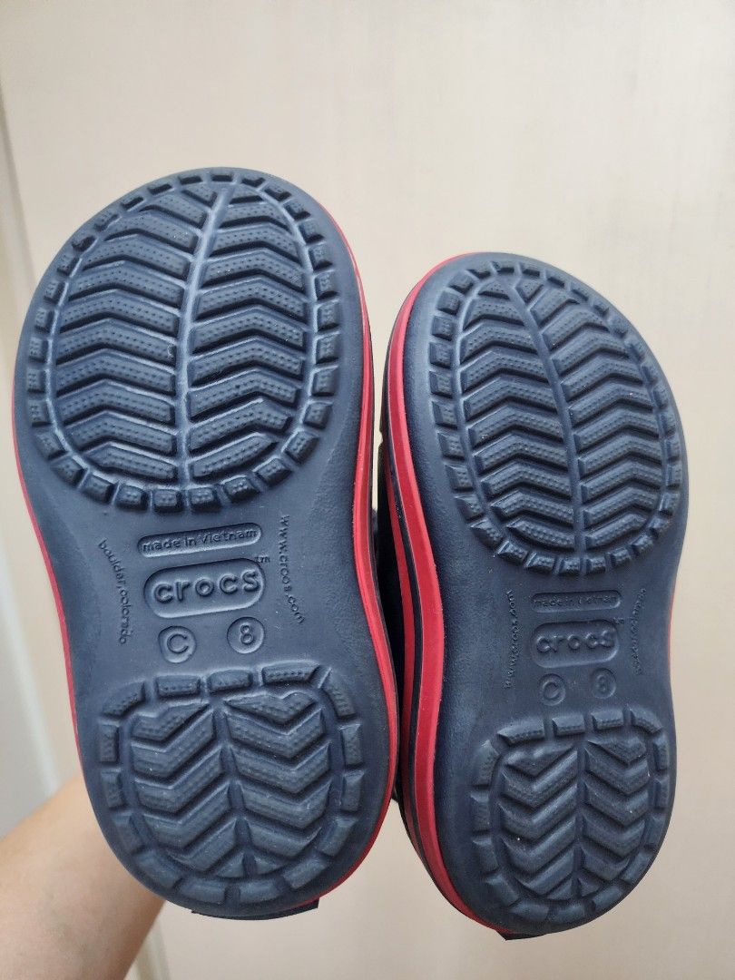 Authentic crocs boots for 2-4yo (Category: Babies & Kids Fashion) located in Quezon City. Submitted by escalade (Listing ID 1345813861, Image 2). Description: authentic crocs boots for snow and rain Used once only size c8 no box ideal for 2-4yo.