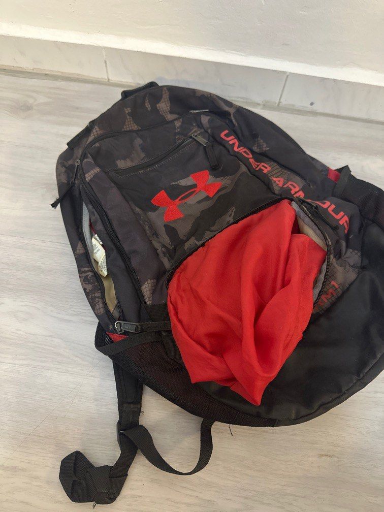 Backpack (Category: Backpacks) located in Singapore. Submitted by will1188 (Listing ID 1345846851, Image 4). Description: Can inspect before purchase if time allows #underarmour #backpack.