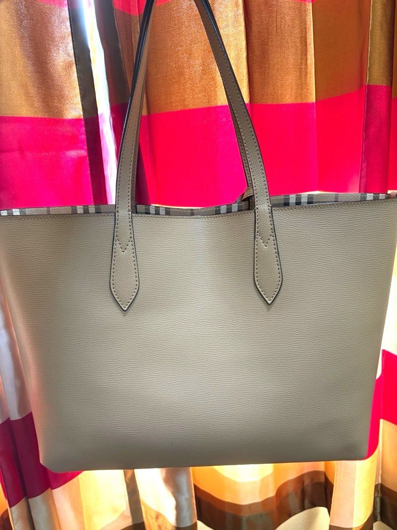 Sale! Burberry Large Bag (Category: Luxury Bags & Wallets) located in Quezon City. Submitted by yujin_1826 (Listing ID 1345781291, Image 2). Description: Burberry Large Reversible Bag. Better than LV Neverfull GM based on bag reviews. Versatile as it is reversible. See pictures to fully appreciate. Includes dustbag, paperbag, tag, Shipping c/o buyer or Meet up in Eastwood City. .