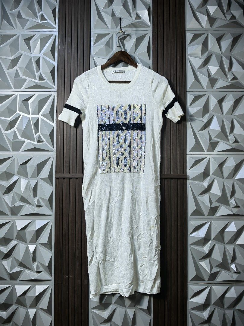 Christian dior nitted dress (Category: Luxury Apparel) located in Baguio. Submitted by ashzachary (Listing ID 1345883144, Image 1). Description: Christian dior nitted dress Condition :Excellent condition Color rate 10/10 Size : Medium Inches:W17 t0 18/L41 No issues Super ganda sa personal Pm. More details Good quality Plsss 📌No Bogus 📌No return MOP What you see is what you get PALAWAN, CEBUNA GCASH AND BDO Reminder😊 We're selling thrifted clot