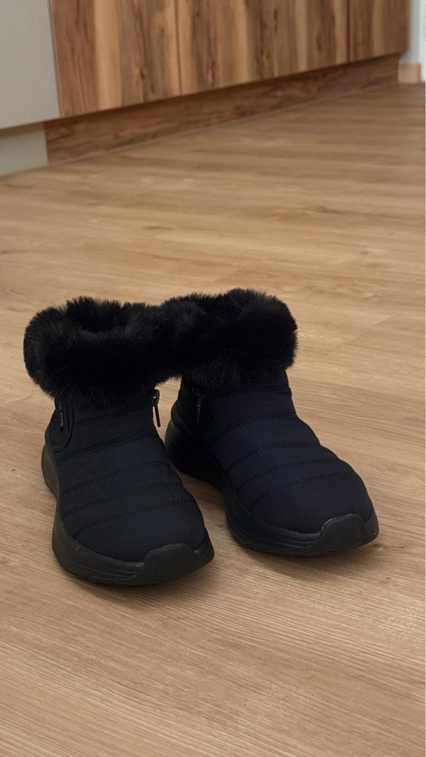 Cloud zero winter boot (Category: Boots) located in Singapore. Submitted by karcret (Listing ID 1345898405, Image 3). Description: Brand new, without box Light weight and very comfortable Got it from Korea last year dec 2024 Fixed price No trading Retail price $90.