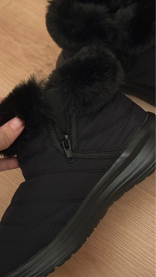 Cloud zero winter boot (Category: Boots) located in Singapore. Submitted by karcret (Listing ID 1345898405, Image 2). Description: Brand new, without box Light weight and very comfortable Got it from Korea last year dec 2024 Fixed price No trading Retail price $90.