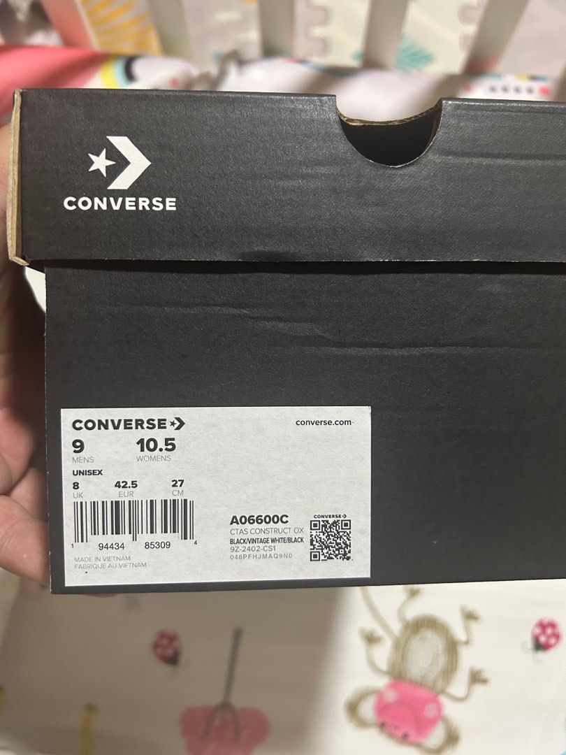 Converse Construct low (Category: Sneakers) located in Singapore. Submitted by rain_django (Listing ID 1345902253, Image 2). Description: Brand new Only open to try Sizing a bit tight hence selling (Black).