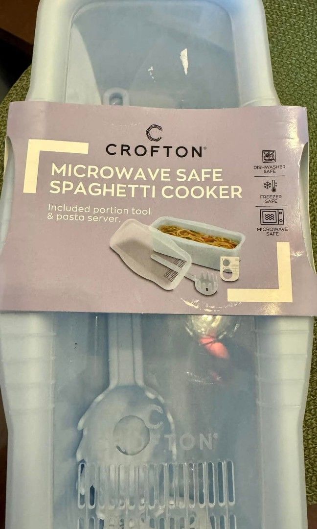 Crofton Borosilicate Glass Teapot - 500ml (Category: Other Kitchen Appliances) located in Manila. Submitted by ormelynmal86309 (Listing ID 1345773235, Image 1). Description: Crofton Borosilicate Glass Teapot - 500ml 😊Php 300😊.