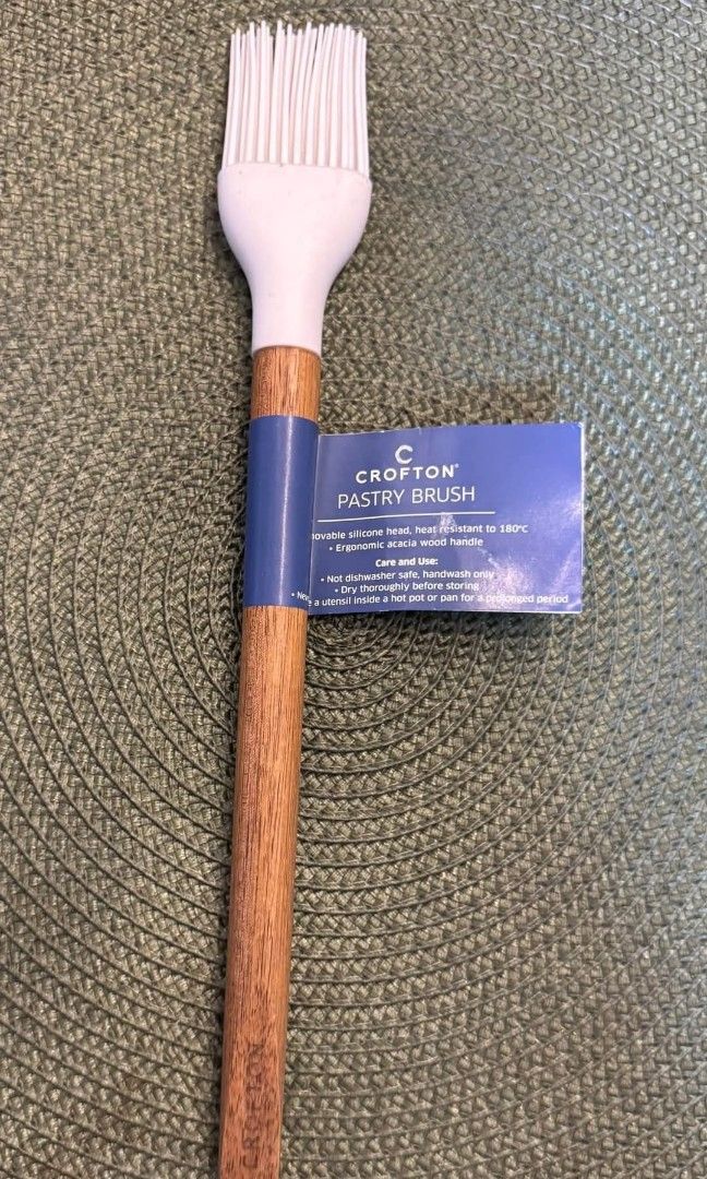 Crofton Silicone Pastry Brush size: 28cm H (Category: Other Kitchen Appliances) located in Manila. Submitted by ormelynmal86309 (Listing ID 1345772338, Image 1). Description: Crofton Silicone Pastry Brush size: 28cm H 😊Php 150😊.