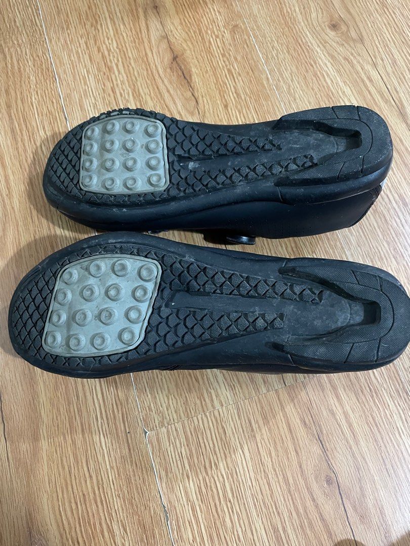 Cycling shoes Non-Cleats (Category: Other Sports Equipment and Supplies) located in Paranaque City. Submitted by josealex2020 (Listing ID 1345851584, Image 2). Description: Cycling shoes Non-Cleats RFS: wrong size (worn once, size not comfortable for me) Size: 39(EU)- look at the table for US sizes.