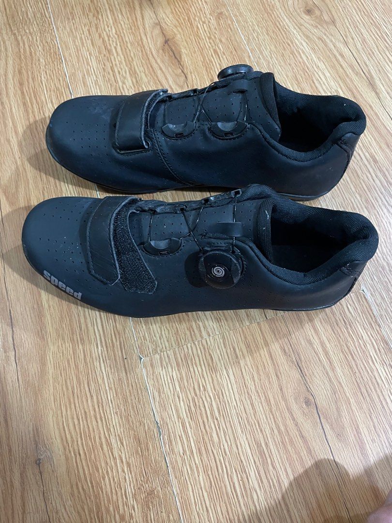 Cycling shoes Non-Cleats (Category: Other Sports Equipment and Supplies) located in Paranaque City. Submitted by josealex2020 (Listing ID 1345851584, Image 1). Description: Cycling shoes Non-Cleats RFS: wrong size (worn once, size not comfortable for me) Size: 39(EU)- look at the table for US sizes.