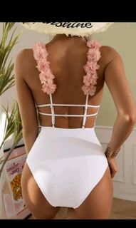 (Category: ) located in . Submitted by bonitas.closet (Listing ID 1345792656, Image 1). Description: .