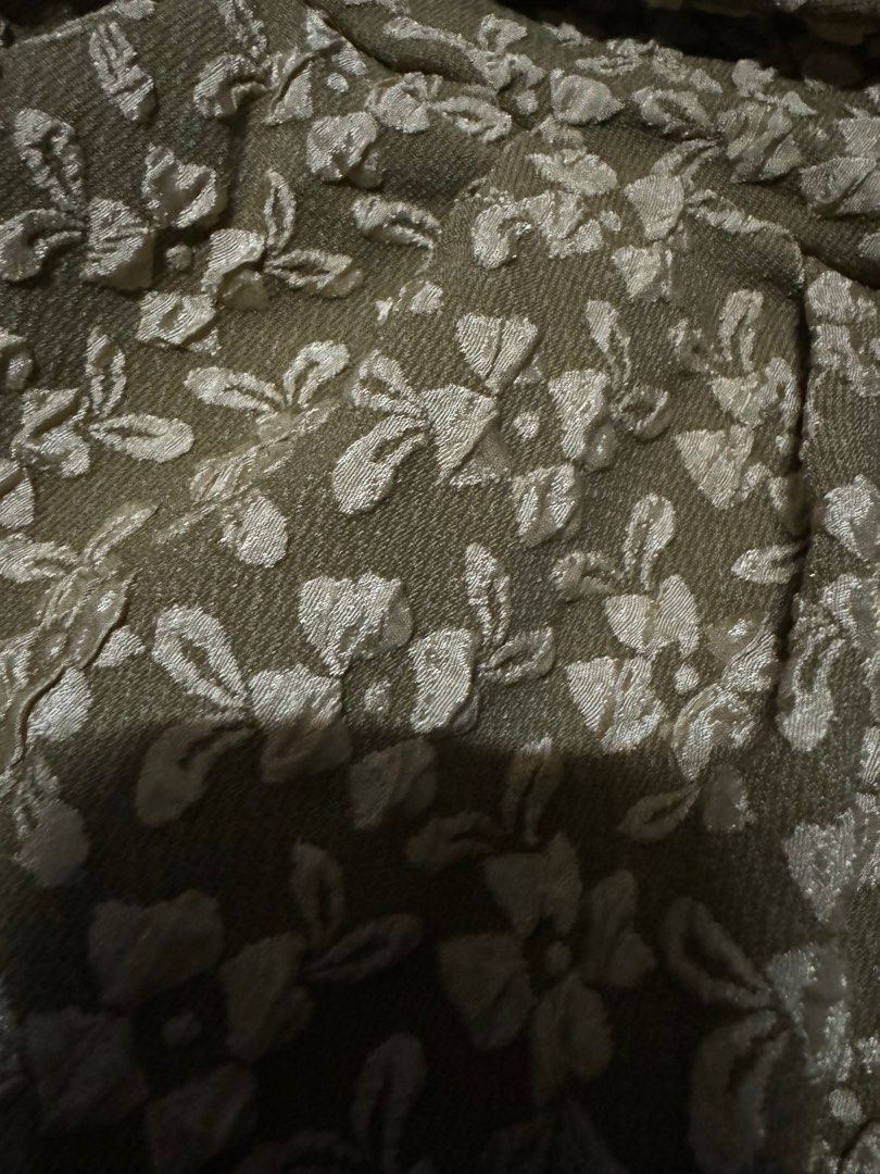 Floral tube in Olive (Category: Others Tops) located in Quezon City. Submitted by trixdeclutter (Listing ID 1345874675, Image 2). Description: .