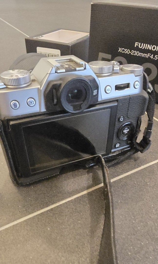 Fujifilm Mirrorless Camera XT10 with kit lenses (Category: Cameras) located in Paranaque City. Submitted by olxph_23709942 (Listing ID 1345760777, Image 3). Description: Bought 2015 Limited use only and in good condition Comes with kit lenses XC 16-50mm F3.5-5.6 OIS Come with casing and strap and screen protector Everything in the photo Meet up in Makati.