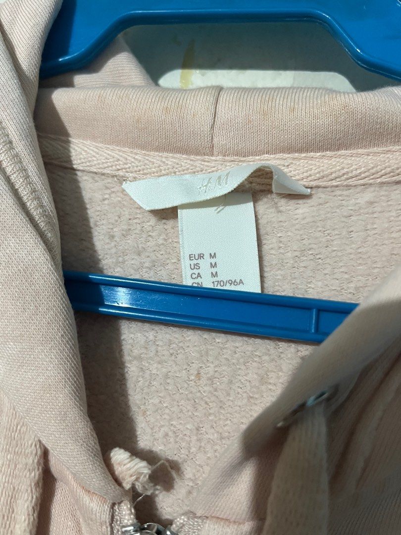 H&M Hoodie Jacket (Category: Coats, Jackets and Outerwear) located in Quezon City. Submitted by assdeclutters (Listing ID 1345848968, Image 2). Description: With closet stains as I barely use it. See photos for flaws. Still serves its purpose. .