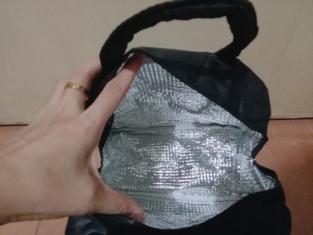 Insulated Lunch Bag (Category: Weaning & Toddler Feeding) located in Manila. Submitted by thezeeshop (Listing ID 1345778545, Image 3). Description: Has pockets outside Insulated Available colors: black and gray 💳 GCash / Cash 🚚 Lalamove / QuickTime Courier / LBC COP/ pickup 📍 Meetup: LRT Quirino Station ❌COD and other checkouts ) Reminders: ◾If in doubt, don't make an offer. Let's not waste each other's time. ◾Sure buyers ONLY. Wag magmessage 