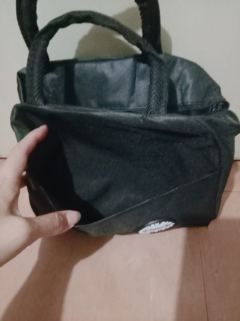 Insulated Lunch Bag (Category: Weaning & Toddler Feeding) located in Manila. Submitted by thezeeshop (Listing ID 1345778545, Image 2). Description: Has pockets outside Insulated Available colors: black and gray 💳 GCash / Cash 🚚 Lalamove / QuickTime Courier / LBC COP/ pickup 📍 Meetup: LRT Quirino Station ❌COD and other checkouts ) Reminders: ◾If in doubt, don't make an offer. Let's not waste each other's time. ◾Sure buyers ONLY. Wag magmessage 