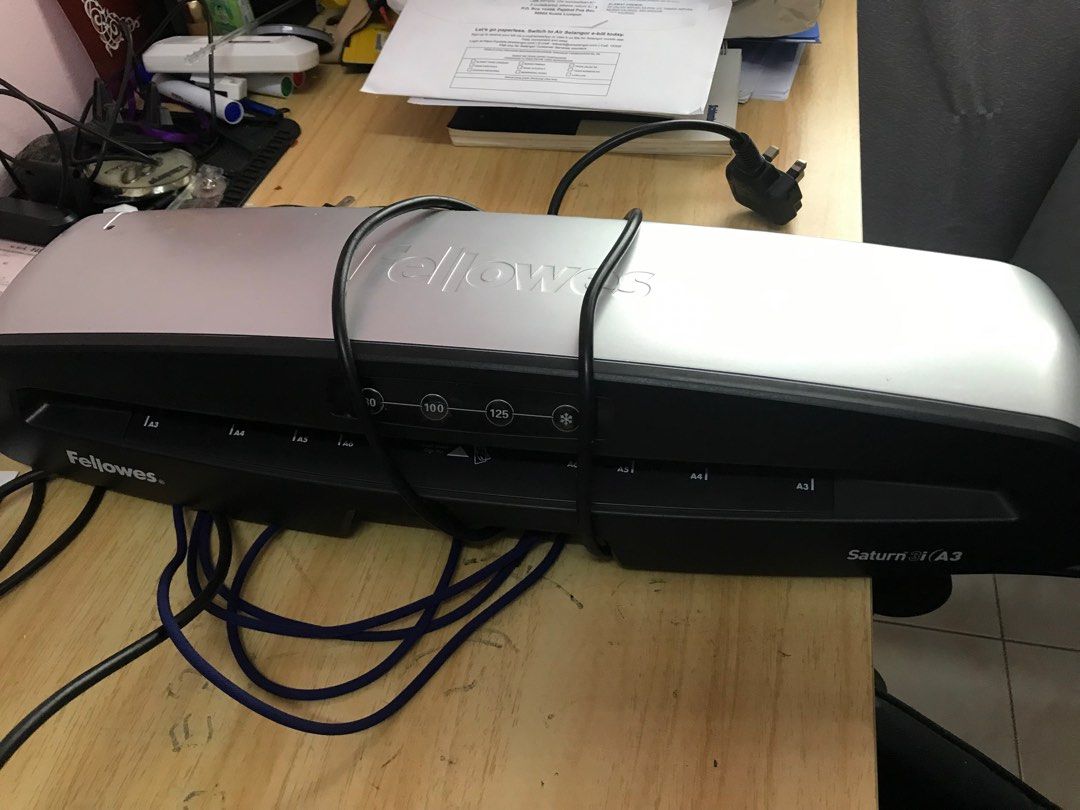 Laminator (Category: Office & Business Technology) located in Bangi. Submitted by ssalim2 (Listing ID 1345897410, Image 2). Description: Laminator bru guna 3 bulan, company dh beli bru lebih besar. Nk letgo mur mur.