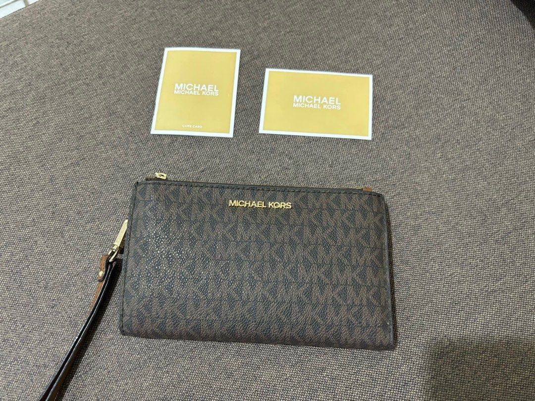 MK Jetset Travel Double Zip Wristlet (Category: Luxury Bags & Wallets) located in Quezon City. Submitted by sassygail (Listing ID 1345830073, Image 1). Description: Original from US. With minor flaws.