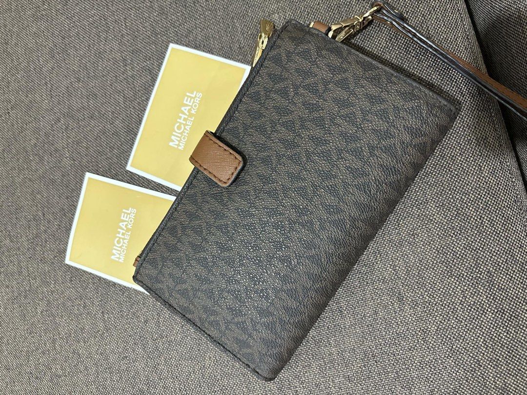MK Jetset Travel Double Zip Wristlet (Category: Luxury Bags & Wallets) located in Quezon City. Submitted by sassygail (Listing ID 1345830073, Image 2). Description: Original from US. With minor flaws.