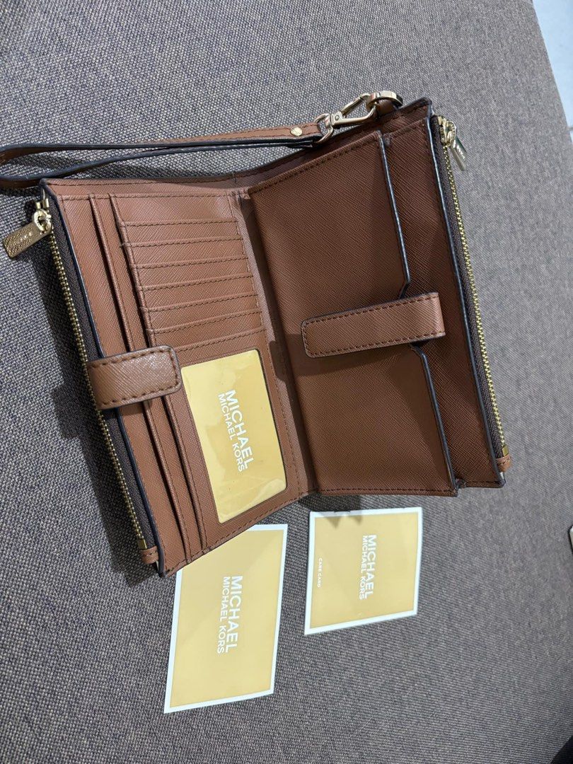 MK Jetset Travel Double Zip Wristlet (Category: Luxury Bags & Wallets) located in Quezon City. Submitted by sassygail (Listing ID 1345830073, Image 3). Description: Original from US. With minor flaws.