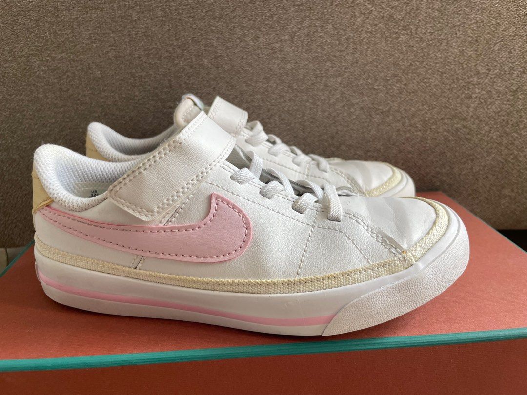 Original Nike shoes (Category: Babies & Kids Fashion) located in Taguig. Submitted by BellaC (Listing ID 1345744736, Image 1). Description: Original Nike shoes - Kids Lightly worn Size: US12C / UK 11.5 / EUR 29.5 / 18cm.