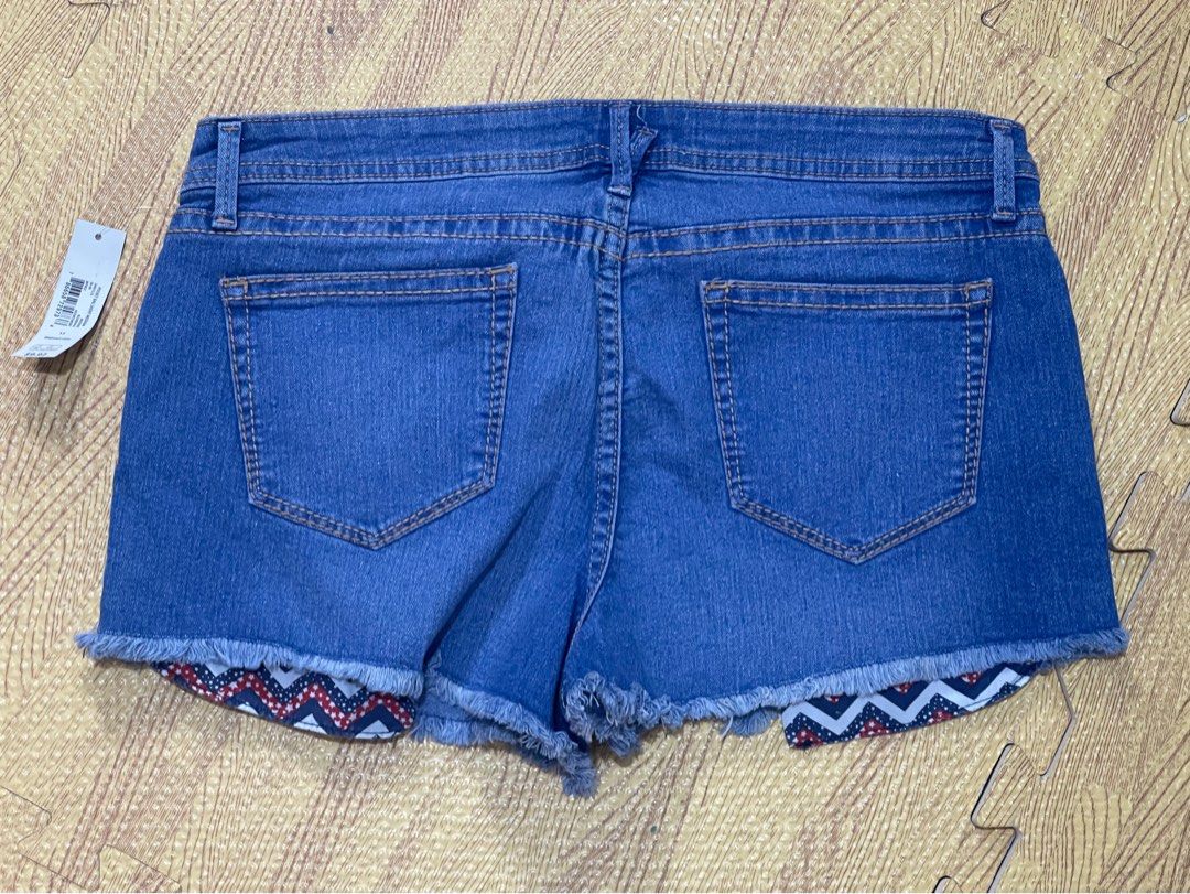 Pocket Bag Shorts No Boundaries Size 13 (Category: Shorts) located in Cebu City. Submitted by balikbayanboxitems (Listing ID 1345806282, Image 2). Description: .