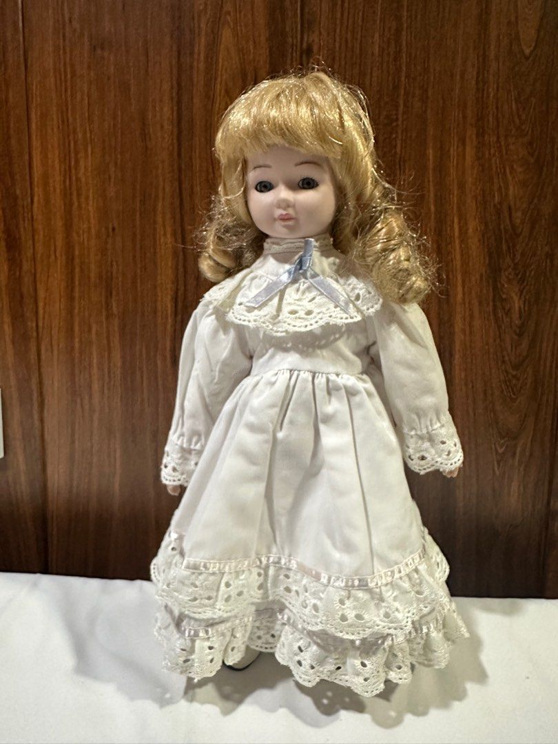 Procelain Dolls Vintage (Category: Vintage Collectibles) located in Iloilo. Submitted by stellas21 (Listing ID 1345733493, Image 1). Description: Vintage Porcelain Dolls Colectibles.