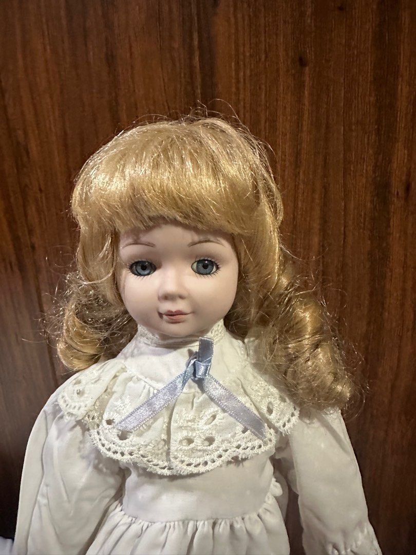 Procelain Dolls Vintage (Category: Vintage Collectibles) located in Iloilo. Submitted by stellas21 (Listing ID 1345733493, Image 2). Description: Vintage Porcelain Dolls Colectibles.