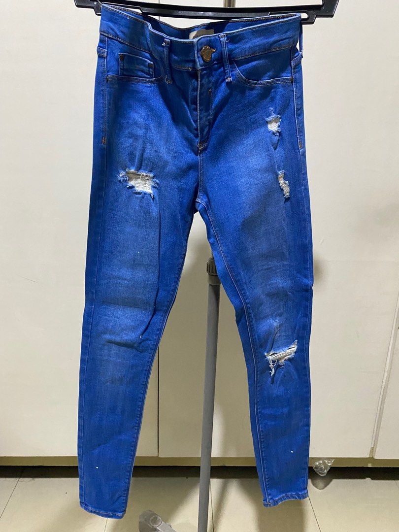RIVER ISLAND SKINNY JEANS (Category: Jeans) located in Pasig City. Submitted by samthesun (Listing ID 1345880081, Image 1). Description: RIVER ISLAND MOLLY SKINNY JEANS HIGHWAIST.