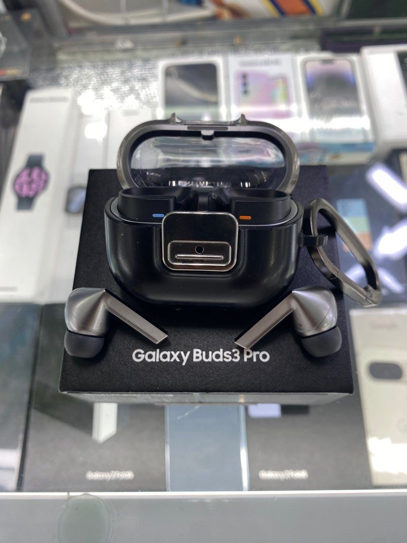 Samsung Buds 3 Pro with Spigen Case complete (Category: Earphones) located in San Juan City. Submitted by rodelmarllemit (Listing ID 1345769294, Image 3). Description: Second hand Samsung Galaxy Buds 3 Pro Color: Silver with Spigen Case Complete Same serial box and unit 7 days warranty Facebook Page: • Helu’s Gadgets Txt or Call •09266836637 Mode of Payment: • Cash • Bank Transfer • GCash & Paymaya Installment: • Credit Card • Ggives • Cash on De