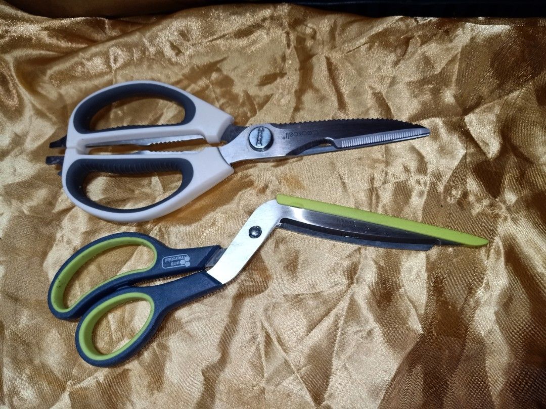 Scissors (Category: Knives & Chopping Boards) located in Pasig City. Submitted by urdal01 (Listing ID 1345750095, Image 3). Description: 350 pag isa/surplus korea goodcondition pm para sa details...