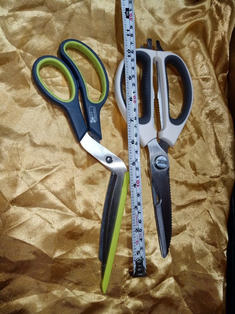 Scissors (Category: Knives & Chopping Boards) located in Pasig City. Submitted by urdal01 (Listing ID 1345750095, Image 2). Description: 350 pag isa/surplus korea goodcondition pm para sa details...